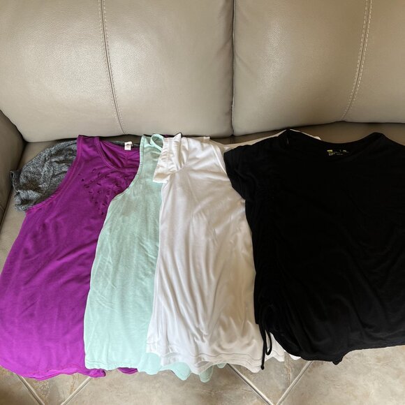 BUNDLE (5) OF WOMEN’S TANK WORKOUT SLEEVELESS TOPS (Medium and Large) - Picture 2 of 10